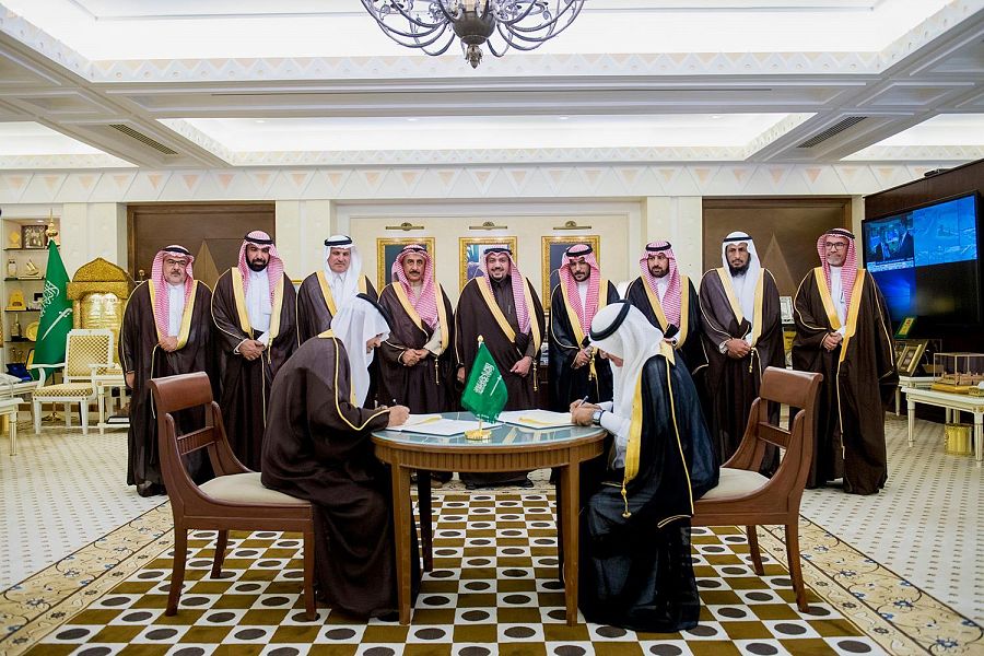 سمو الأمير فيصل بن مشعل يشهد توقيع عقد شراكة بين التعليم في القصيم وجائزة الخضير للأداء المتميز
